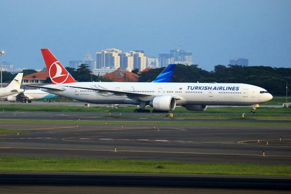 Welke (buitenlandse) luchtvaartmaatschappijen bieden de goedkoopste vluchten naar Nederland?